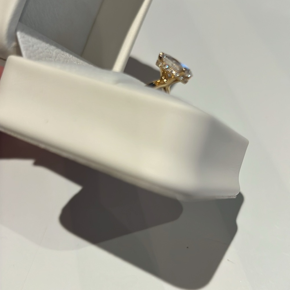 Elegant lab grown 2 carats 18k Gold Diamond Ring oval brilliant vvs clarity - Picture 12 of 13